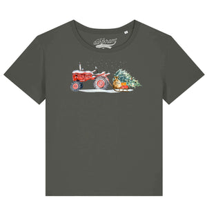 Traktor zieht Weihnachtsbaum mit einem Schlitten / Damen Organic Shirt