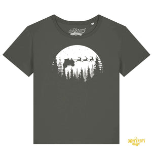 Weihnachtsmann fliegt mit Traktor über Wald / Damen Organic Shirt