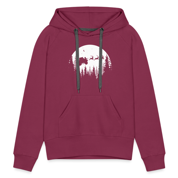 Weihnachtsmann fliegt mit Traktor über die Wälder / Damen Premium Hoodie - Bordeaux