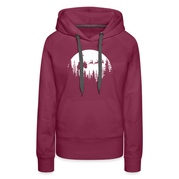 Weihnachtsmann fliegt mit Traktor über die Wälder / Damen Premium Hoodie - Bordeaux