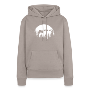 Weihnachtsmann fliegt mit Traktor über die Wälder / Damen Premium Hoodie - Taupe