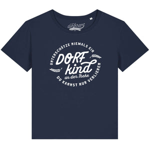 Unterschätze niemals ein Dorfkind an der Theke / Damen Organic Shirt