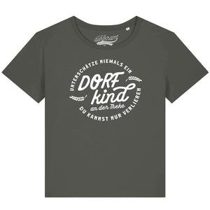 Unterschätze niemals ein Dorfkind an der Theke / Damen Organic Shirt
