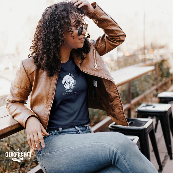 Dorf Spruch T-Shirt Damen dezent Dorfkram® Die Welt ist ein Dorf