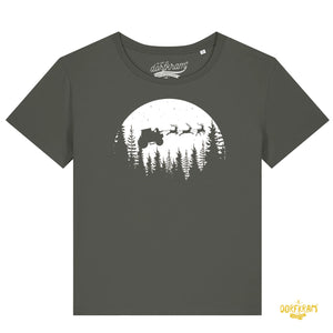 Weihnachtsmann fliegt mit Traktor über Wald / Damen Organic Shirt
