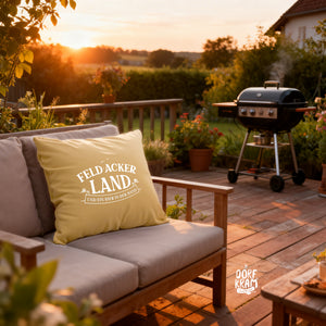 Dorf Dekokissen mit witzigem Spruch- Feld Acker Land und ein Bier in der hand - Dorfkram®  Gartenkissen